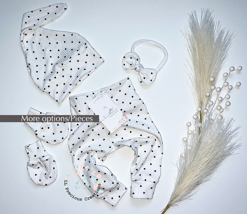 White with tiny black hearts bummies bow mittens leg warmers outfit by LLPreciousCreations #babygift #llpreciouscreations #babybummies #babygirlshorts #whitewhorts #tinyblackheartsoutfit #newbornclothes #toddleroutfit #handmade #handmadeinUSA #handmadebabyoutfits #babyshowergift 