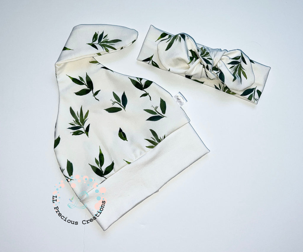 Organic Green Vine Baby Girl Outfit She's Here Newborn Gift 
#llpreciouscreations #newborngift #babyshowergift #babygift #floralbabyoutfit #organicoutfit #greenbabyoutfit #organicbabypants #organicbabyheadband #newbornbabygirl #cominghomeoutfit #babygirloutfit #sheishere 