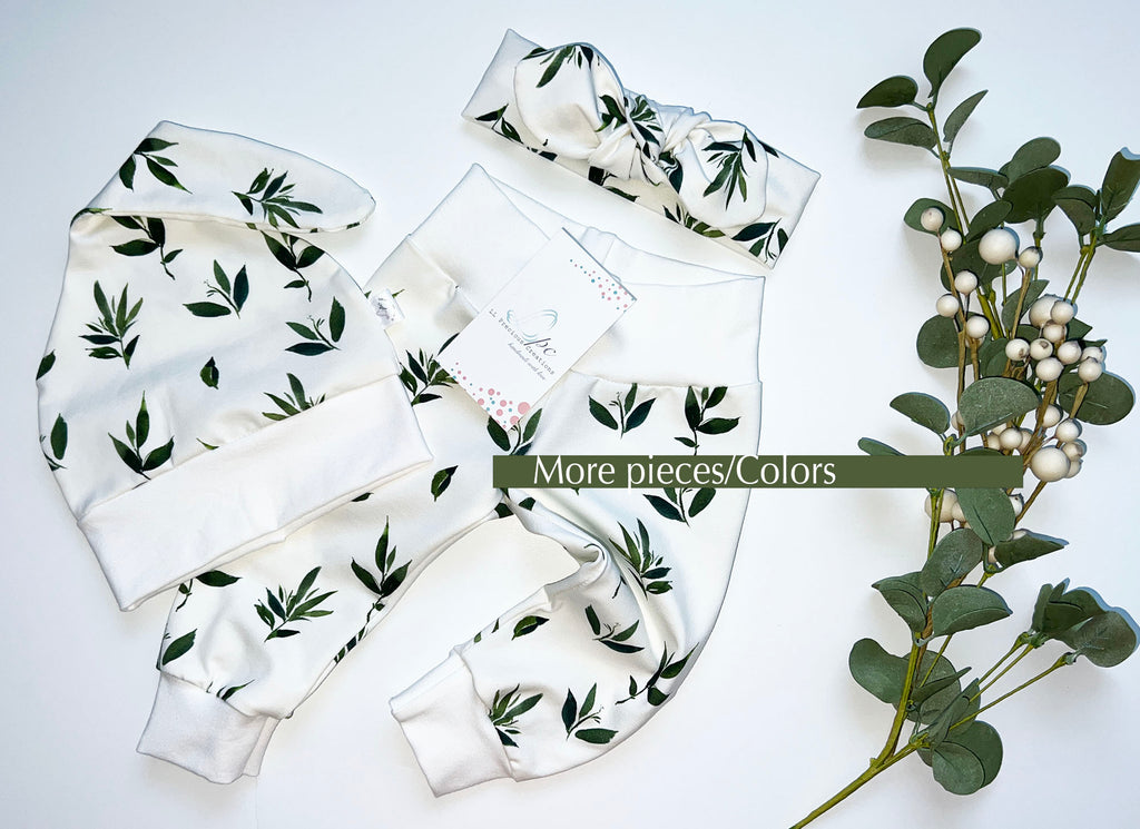 Organic Green Vine Baby Girl Outfit She's Here Newborn Gift 
#llpreciouscreations #newborngift #babyshowergift #babygift #floralbabyoutfit #organicoutfit #greenbabyoutfit #organicbabypants #organicbabyheadband #newbornbabygirl #cominghomeoutfit #babygirloutfit #sheishere 