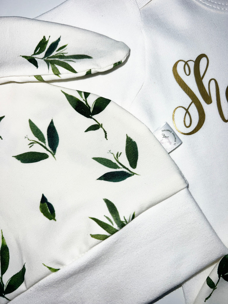 Organic Green Vine Baby Girl Outfit She's Here Newborn Gift 
#llpreciouscreations #newborngift #babyshowergift #babygift #floralbabyoutfit #organicoutfit #greenbabyoutfit #organicbabypants #organicbabyheadband #newbornbabygirl #cominghomeoutfit #babygirloutfit #sheishere 