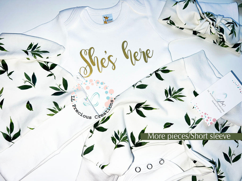 Organic Green Vine Baby Girl Outfit She's Here Newborn Gift 
#llpreciouscreations #newborngift #babyshowergift #babygift #floralbabyoutfit #organicoutfit #greenbabyoutfit #organicbabypants #organicbabyheadband #newbornbabygirl #cominghomeoutfit #babygirloutfit #sheishere 