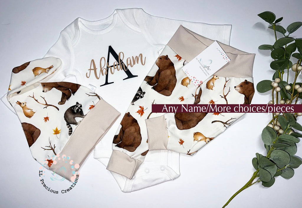 Forest Friends high quality Organic Personalized Baby Outfit by LLPreciousCreations #llpreciouscreations #personalizedoutfit #babyboyoutfit #organicbabyoutfit #cominghomeoutfit #newbornbabygift #babygift #babyshowergift #forestfriends #animaloutfit #babyboypants 